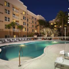 Отель Courtyard by Marriott Aventura Mall бассейн фото 3