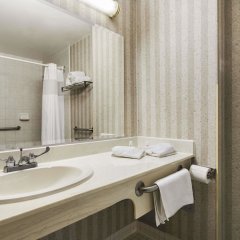 Days Inn by Wyndham Toronto East Lakeview in Toronto, Canada from 144$, photos, reviews - zenhotels.com bathroom
