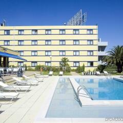 Отель Novotel Porto Gaia бассейн
