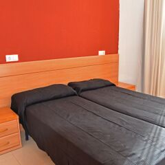 Отель Apartamentos AR Dosjoimi Испания, Льорет-де-Мар - отзывы, цены и фото номеров - забронировать отель Apartamentos AR Dosjoimi онлайн комната для гостей