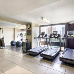 Отель DoubleTree Suites by Hilton Houston by the Galleria фитнесс-зал