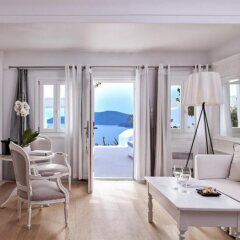 Отель Kirini Santorini Греция, Остров Санторини - отзывы, цены и фото номеров - забронировать отель Kirini Santorini онлайн комната для гостей фото 5