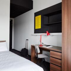 The Student Hotel Amsterdam City Амстердам удобства в номере фото 2