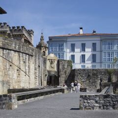 Отель Hondarribia Suites Испания, Фуэнтеррабиа - отзывы, цены и фото номеров - забронировать отель Hondarribia Suites онлайн городской автобус