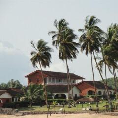 Отель Coconut Grove Beach Resort парковка