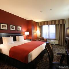 Holiday Inn Hotel & Suites Salt Lake City-Airport West комната для гостей фото 2