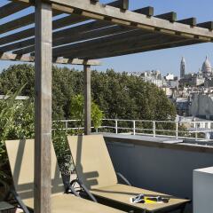 Отель Citadines Montmartre Paris бассейн