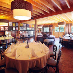 Отель Browns Sports & Leisure Club питание фото 3