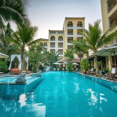 Essence Hoi An Hotel & Spa бассейн