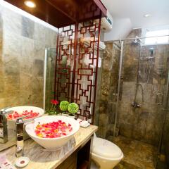 Отель Hanoi Central Park Hotel Вьетнам, Ханой - 1 отзыв об отеле, цены и фото номеров - забронировать отель Hanoi Central Park Hotel онлайн ванная