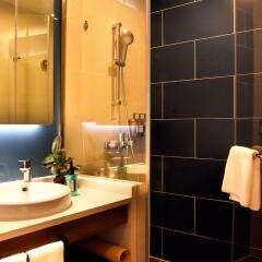 Отель Holiday Inn Express Shanghai Gubei ванная