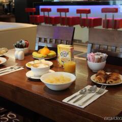 Отель Holiday Inn Express London-Swiss Cottage питание