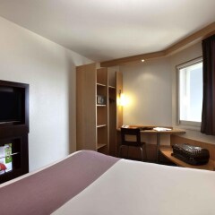 Отель ibis Nice Aéroport Promenade des Anglais Франция, Ницца - 10 отзывов об отеле, цены и фото номеров - забронировать отель ibis Nice Aéroport Promenade des Anglais онлайн