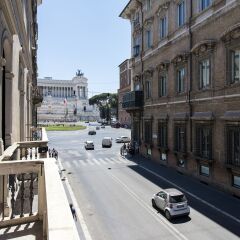 Отель Amazing Suite Vittoriano балкон