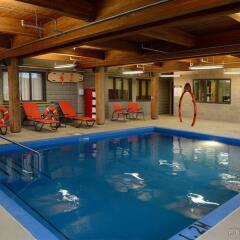 Отель Hôtel & Suites Le Dauphin Québec Канада, Квебек - отзывы, цены и фото номеров - забронировать отель Hôtel & Suites Le Dauphin Québec онлайн бассейн