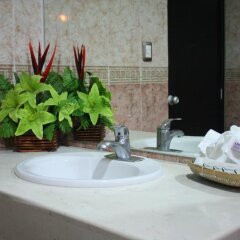 Hotel Embajadores ванная