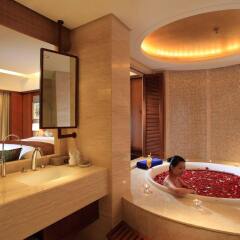 Отель Grand Soluxe Hotel & Resort, Sanya Китай, Санья - отзывы, цены и фото номеров - забронировать отель Grand Soluxe Hotel & Resort, Sanya онлайн ванная фото 2