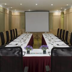 Отель Vivanta Ambassador, New Delhi фото 2