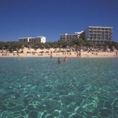 Grecian Bay Hotel пляж