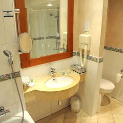 Отель Swindon Blunsdon House Hotel, BW Premier Collection Великобритания, Суиндон - отзывы, цены и фото номеров - забронировать отель Swindon Blunsdon House Hotel, BW Premier Collection онлайн ванная фото 2
