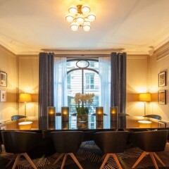 Hotel Vernet - Paris Champs Elysées гостиничный бар