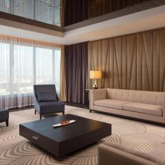 Гостиница Double Tree By Hilton Minsk комната для гостей фото 5