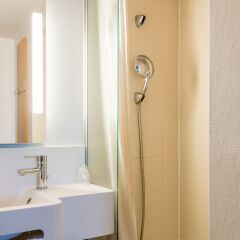 Отель B&B Hôtel Bordeaux Lormont ванная