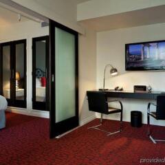 Отель Moda Hotel Канада, Ванкувер - отзывы, цены и фото номеров - забронировать отель Moda Hotel онлайн удобства в номере фото 2