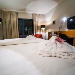 Отель NH Prague City сейф в номере