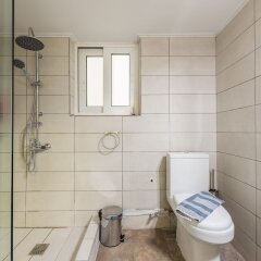 Отель Stylish Apartment with Balcony Греция, Афины - отзывы, цены и фото номеров - забронировать отель Stylish Apartment with Balcony онлайн ванная фото 2