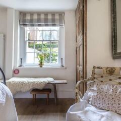 Отель Hampstead Haven 1BR Flat Лондон комната для гостей фото 5