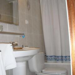 Отель Hostal Riesco Испания, Мадрид - отзывы, цены и фото номеров - забронировать отель Hostal Riesco онлайн ванная фото 2