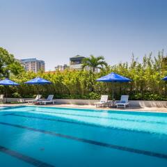 Отель Rose Garden Residences бассейн