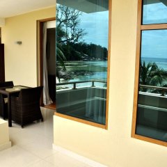 Отель Crown Beach Hotel Сейшельские острова, Остров Маэ - отзывы, цены и фото номеров - забронировать отель Crown Beach Hotel онлайн балкон