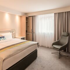Отель Holiday Inn Express Hamburg - City Hauptbahnhof Германия, Гамбург - отзывы, цены и фото номеров - забронировать отель Holiday Inn Express Hamburg - City Hauptbahnhof онлайн комната для гостей