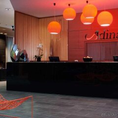 Отель Adina Apartment Hotel Berlin Hackescher Markt Германия, Берлин - 2 отзыва об отеле, цены и фото номеров - забронировать отель Adina Apartment Hotel Berlin Hackescher Markt онлайн интерьер отеля фото 2