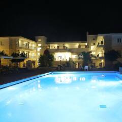 Отель Hilltop Hotel Греция, Ханиотис - отзывы, цены и фото номеров - забронировать отель Hilltop Hotel онлайн бассейн