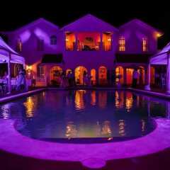 Отель Summerhill, 8BR by Jamaican Treasures Ямайка, Монтего-Бей - отзывы, цены и фото номеров - забронировать отель Summerhill, 8BR by Jamaican Treasures онлайн бассейн фото 3