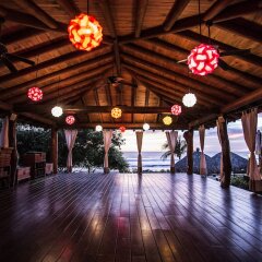 Отель Present Moment Retreat фитнесс-зал