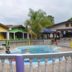 Отель Rainbow Village Гондурас, Луизиана Ceiba - отзывы, цены и фото номеров - забронировать отель Rainbow Village онлайн бассейн
