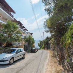 Отель House With 2 Bedrooms in Neos Marmaras, With Wonderful sea View, Enclo парковка