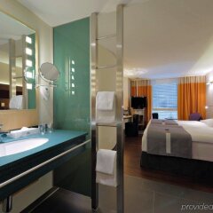 Отель Radisson Hotel Zurich Airport Швейцария, Рюмланг - 2 отзыва об отеле, цены и фото номеров - забронировать отель Radisson Hotel Zurich Airport онлайн удобства в номере фото 2