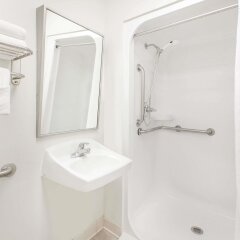 Days Inn by Wyndham Mountain Home in Mountain Home, United States of America from 87$, photos, reviews - zenhotels.com bathroom