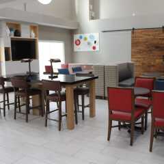 Отель Charter Inn and Suites питание фото 3