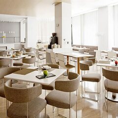 NH Suites Prisma Hotel питание