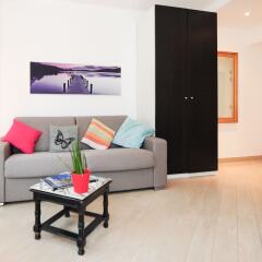 Апартаменты Studio Orange Five Stars Holiday House комната для гостей