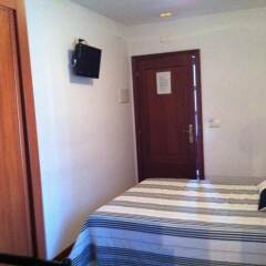 Отель Hostal Adelia Испания, Ла-Корунья - отзывы, цены и фото номеров - забронировать отель Hostal Adelia онлайн удобства в номере