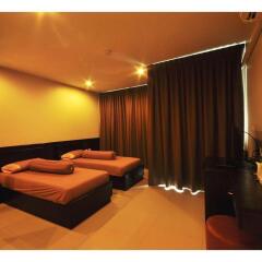 Отель The Bedroom Kata Beach сейф в номере