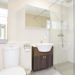 Отель Solo Express Sukhumvit 81 ванная