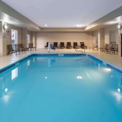 Отель La Quinta Inn & Suites Columbus West - Hilliard бассейн фото 3